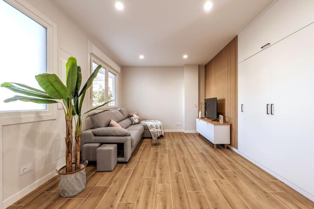 Apartment White Tree By Arca Azahar